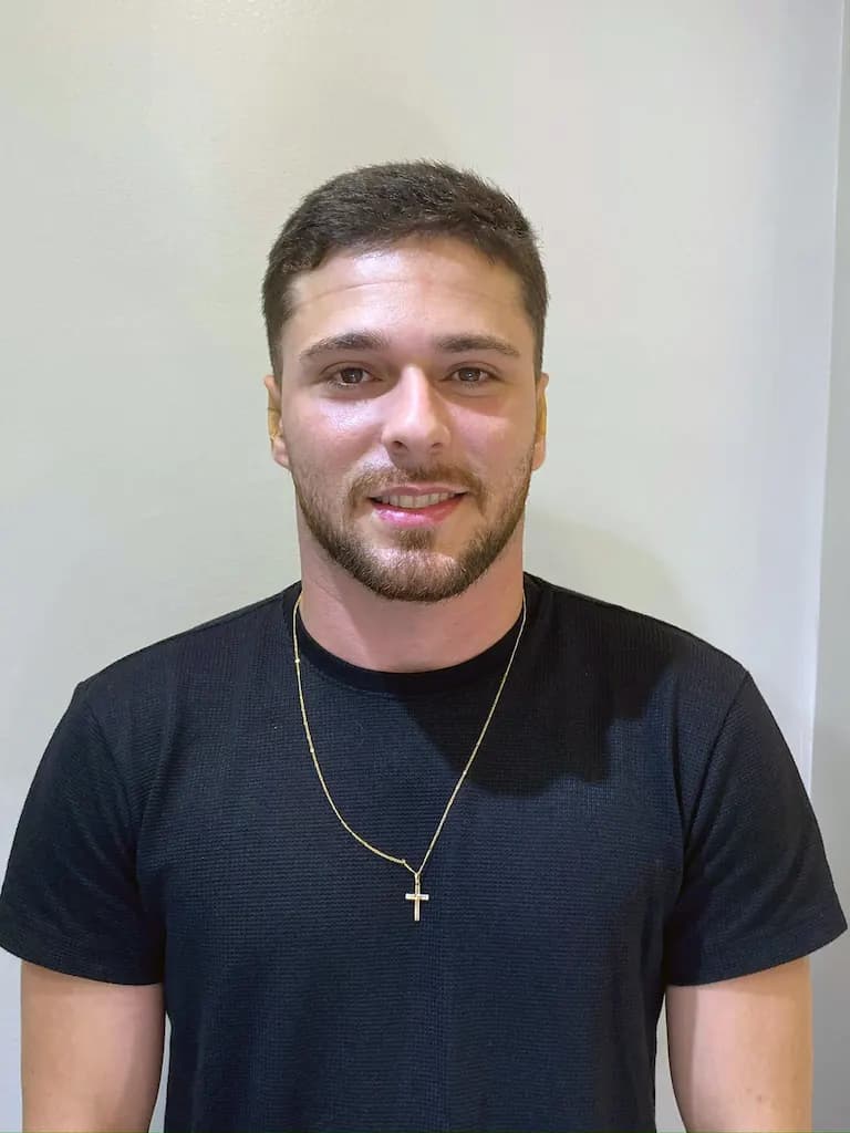 Resultado imediato da otomodelação - Harmonização de orelhas sem cortes, procedimento minimamente invasivo com Método EarLine